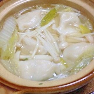 シャキシャキえのき入り☆土鍋スープ餃子。